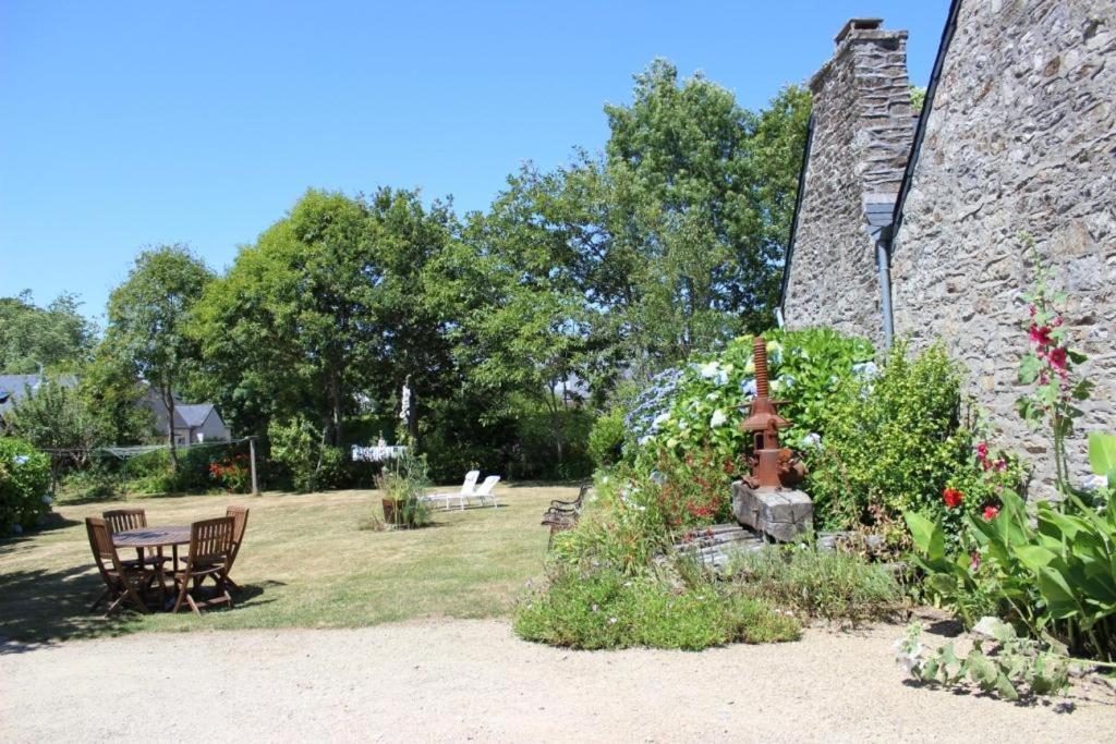 Sue'S Cottages Pleuven Exterior foto
